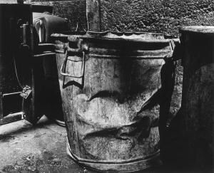 Daido Moriyama Dust Container, Shibuya-ku, Tokyo From the series   « Lettre à St Loup », 1990 © Daido Moriyama Photo Foundation, Courtesy of Akio Nagasawa Gallery (Tokyo) and Galerie Jean-Kenta Gauthier (Paris)