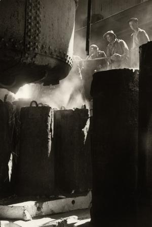 Boris Ignatovitch Aciérie, fonte de l’acier (Steelworks, Casting Steel) 1938 Silver gelatine print on paper © DR