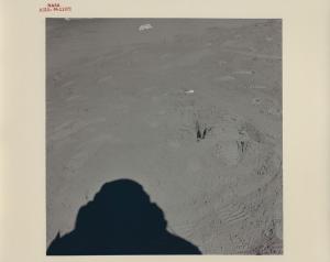 Irwin James  Ombre humaine sur la surface lunaire. La mer des Pluies, au pied des Apennins, 31 juillet 1971 Collection musée Nicéphore Niépce